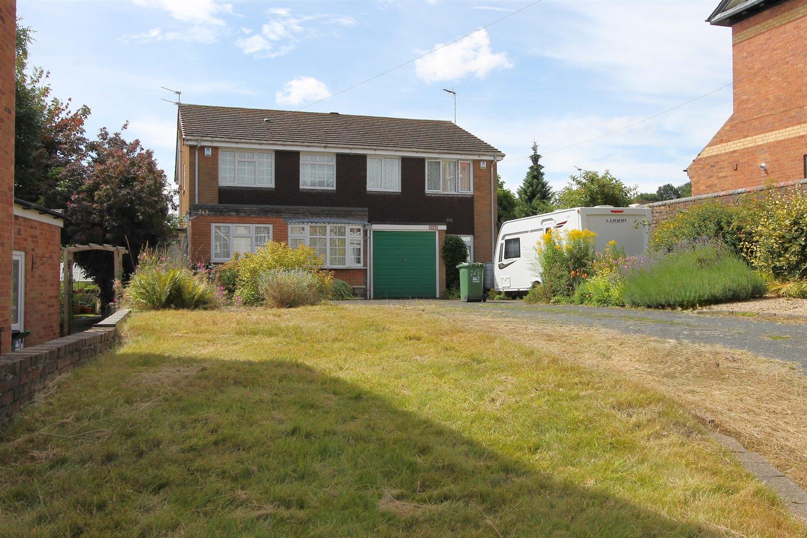 3 bed property in Bridgnorth Road, Stourbridge